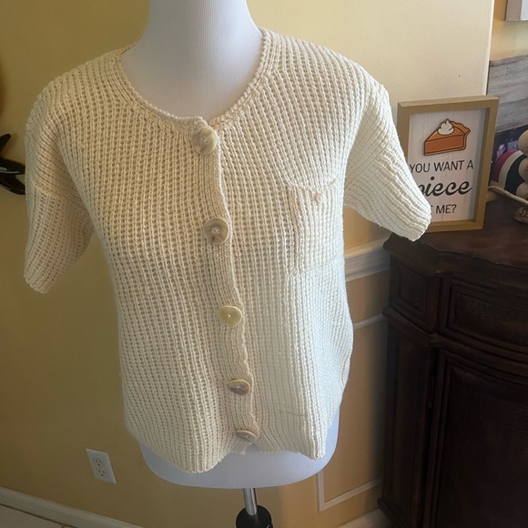 Beautiful, beige sweater, possibly homemade. Size small - Picture 2 of 6